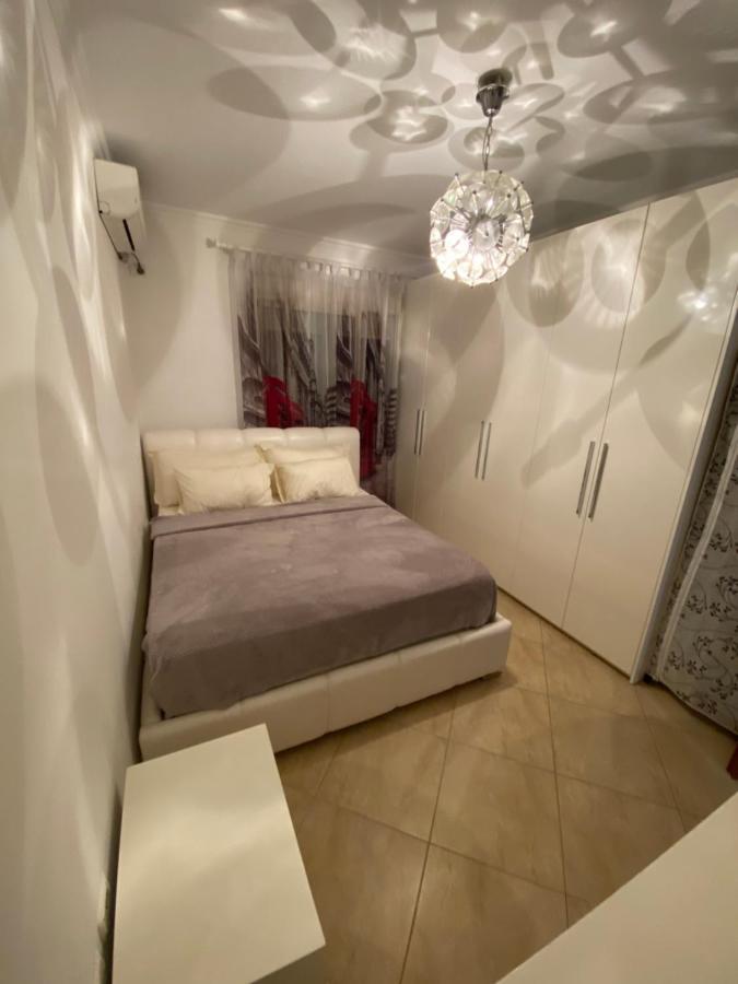 Chlo Apartment 3 Тирана Екстер'єр фото