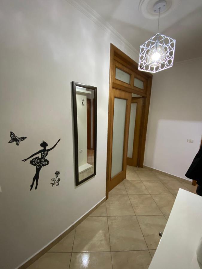 Chlo Apartment 3 Тирана Екстер'єр фото
