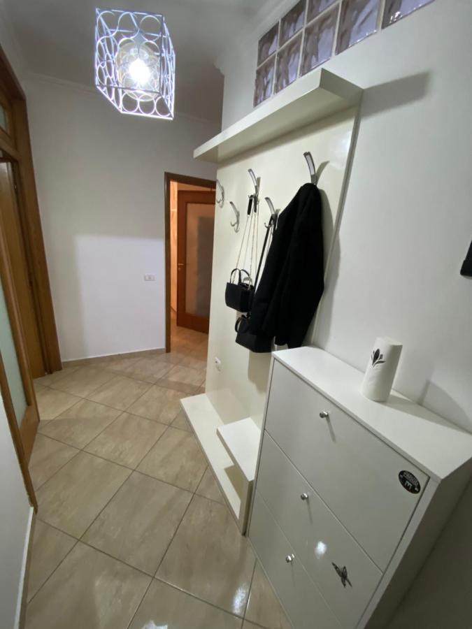 Chlo Apartment 3 Тирана Екстер'єр фото