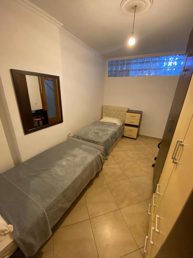 Chlo Apartment 3 Тирана Екстер'єр фото